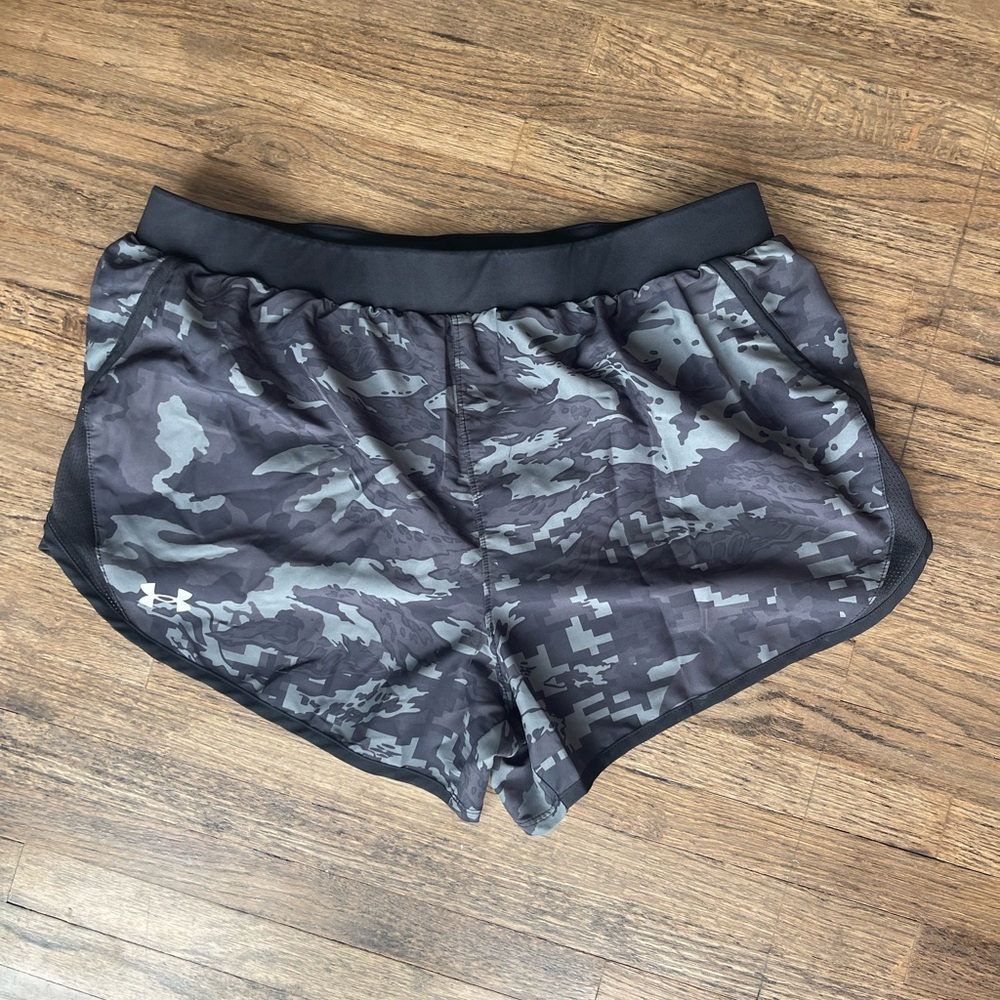 Under Armour Women's Black & Gray Camo Athletic Shorts